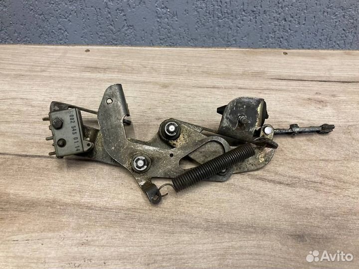 Тяга педали газа Mercedes W124 230E M102