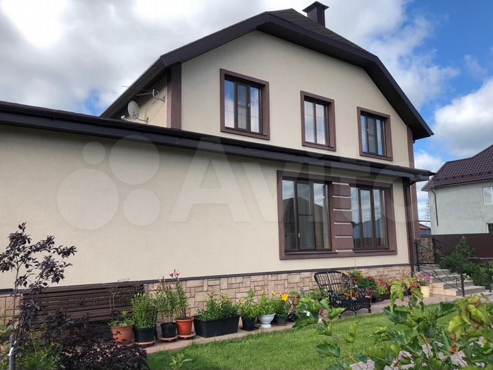 Коттедж 300 м² на участке 10 сот.