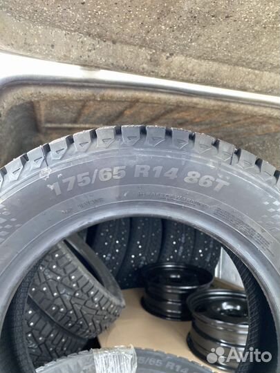 Kumho WinterCraft Ice Wi32 175/65 R14 86T