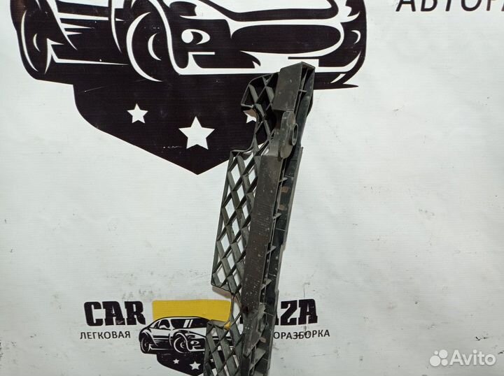 Направляющая заднего бампера Volkswagen Passat