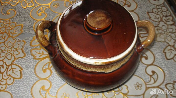 Большой глиняный горшок