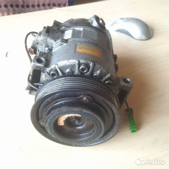 Компрессор кондиционера audi VW 4D0260808 (B)
