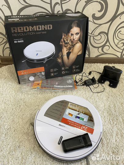 Робот пылесос Redmond