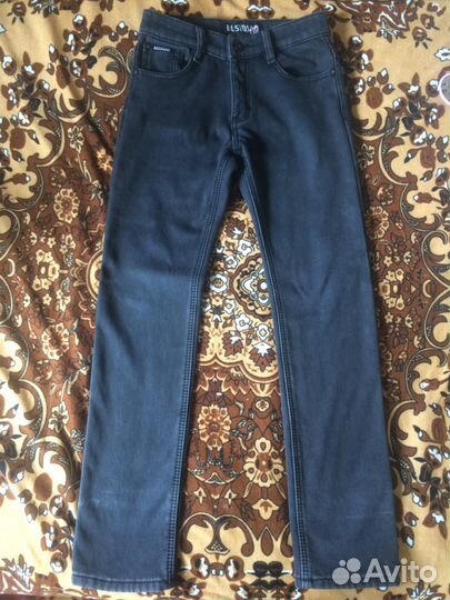 Чёрные джинсы