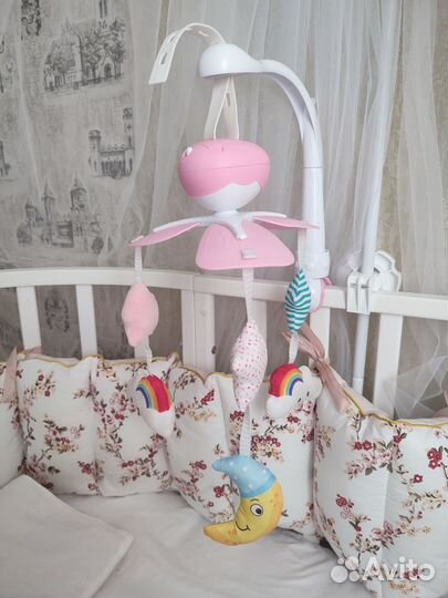 Музыкальный мобиль на кроватку