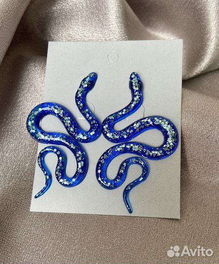 Серьги-змейки из эпоксидной смолы