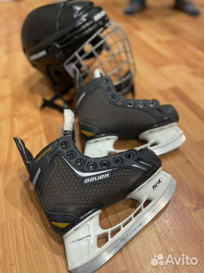 Хоккейная форма,нагрудник,шлем,коньки детские