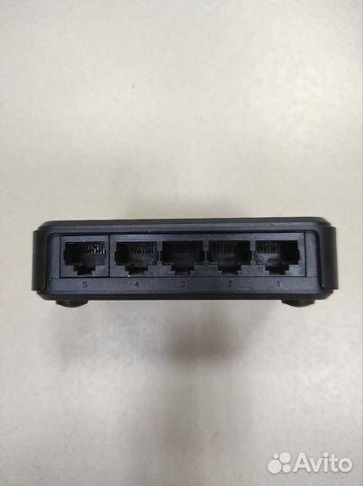 Коммутатор D-link DES-1005A