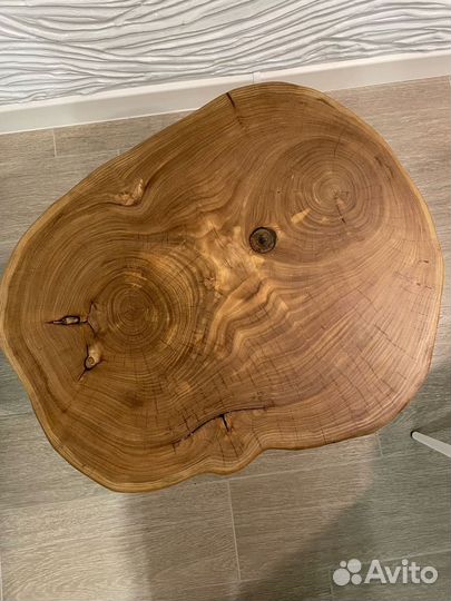 Журнальный столик из дерева