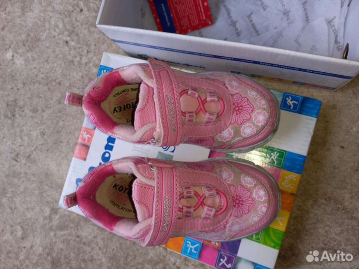 Кроссовки женские 25 размер на девочку