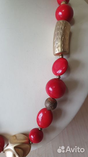 Коралловые бусы