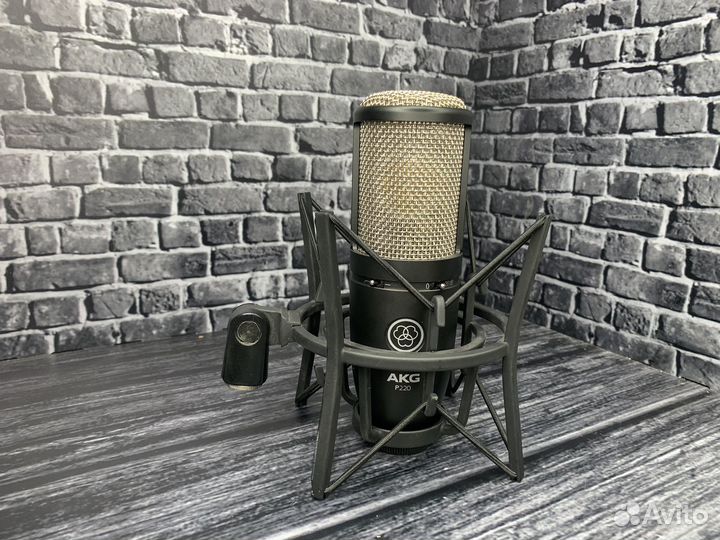 Студийный микрофон akg p220
