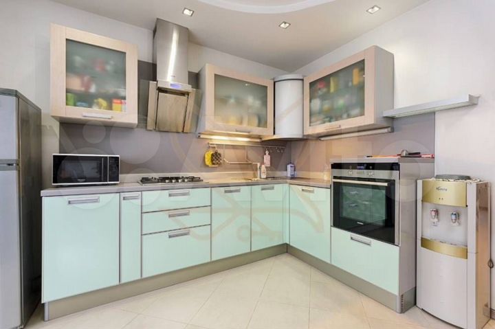 3-к. квартира, 107 м², 2/5 эт.