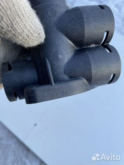 Фланец сист. охл. VAG 037121132B audi 80 B3