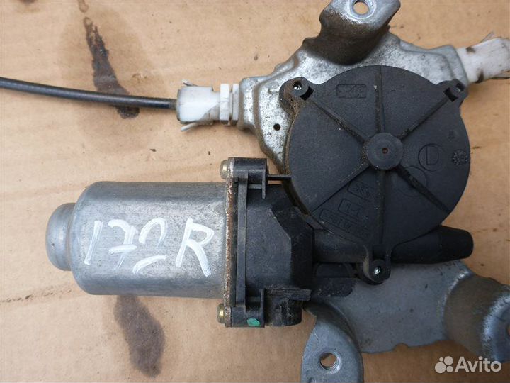 Стеклоподъемник задний правый Nissan Primera P12