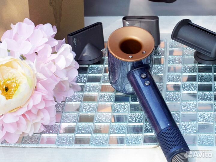 Фен Dyson Supersonic HD08. Золотой синий