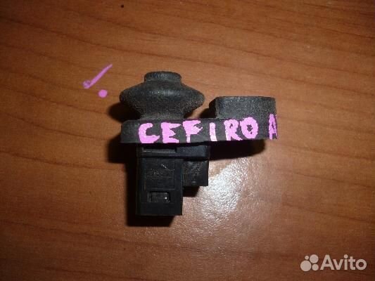 Концевик двери Nissan Cefiro A33 VQ25DE