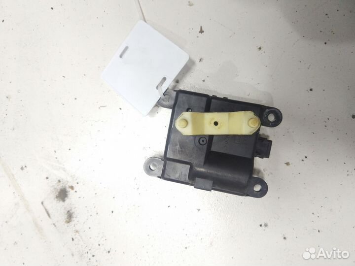 Nissan Almera (B10) моторчик заслонки отопителя