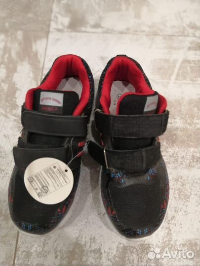 Кроссовки для девочки