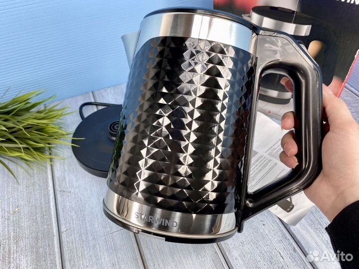 Электрический чайник Starwind 1.8 л 1800 Вт