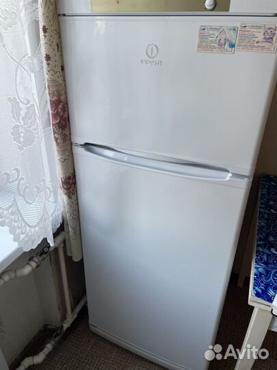 Холодильник бу indesit