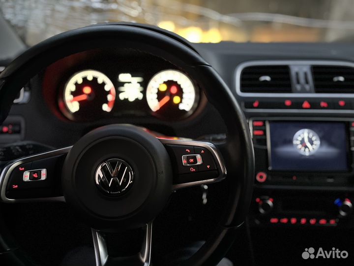 Volkswagen Polo 1.6 МТ, 2018, битый, 73 500 км