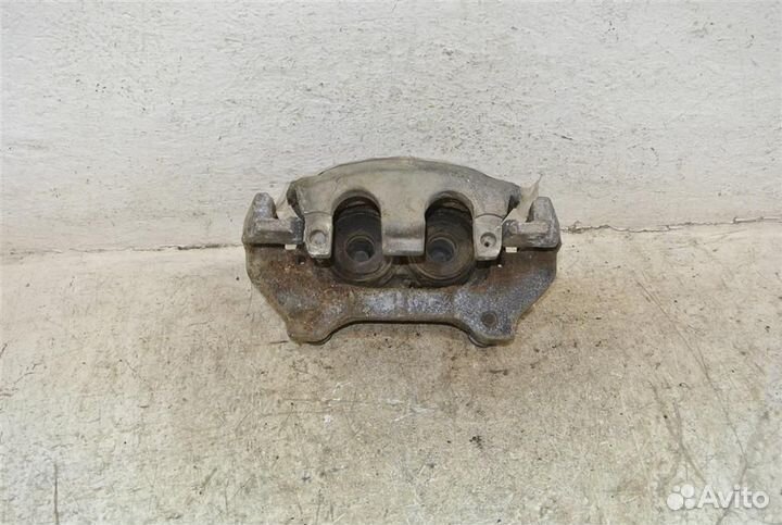 Суппорт передний правый Jeep Grand Cherokee WK2 2