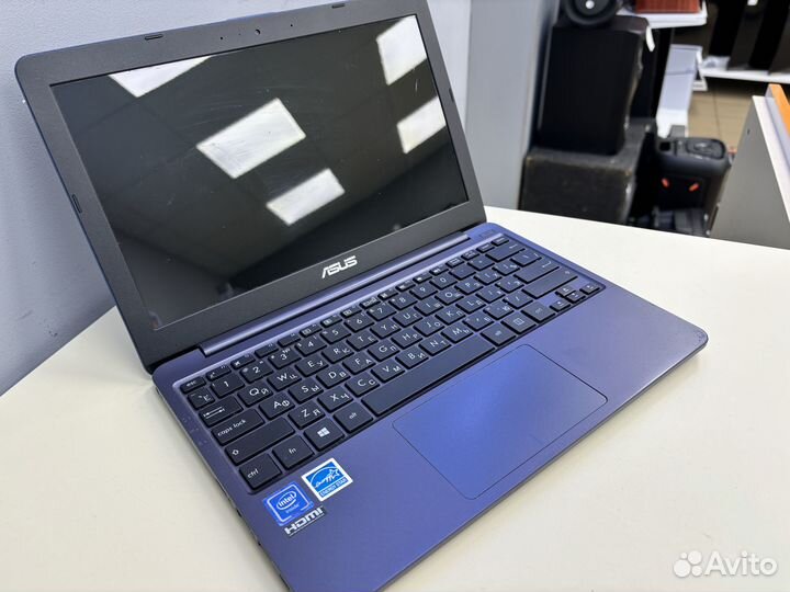 Нетбук asus E203M (Зав)