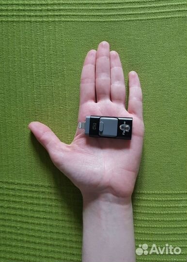 USB флеш-накопитель с разъёмами USB и microUSB