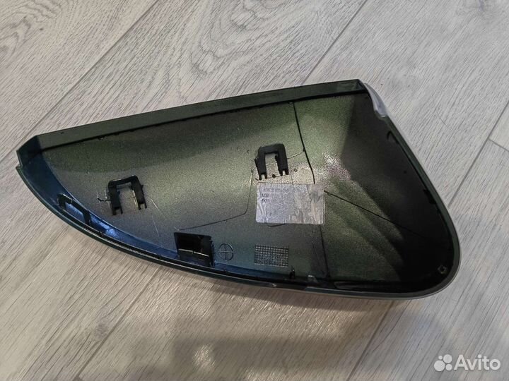 Левая крышка зеркала Skoda Kodiaq