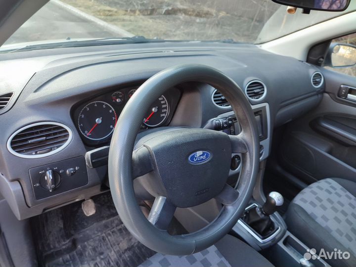 Ford Focus 1.4 МТ, 2006, 207 000 км