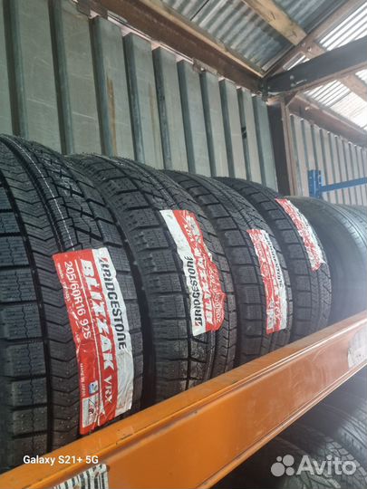 Bridgestone Blizzak VRX 205/60 R16 92S