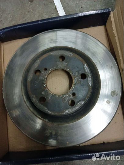 Тормозные диски на camry XV 40 2010г