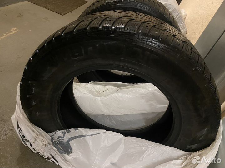 Hankook Winter I'Pike 215/65 R16 98T