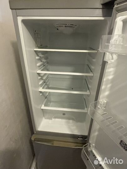 Холодильник Samsung узкий