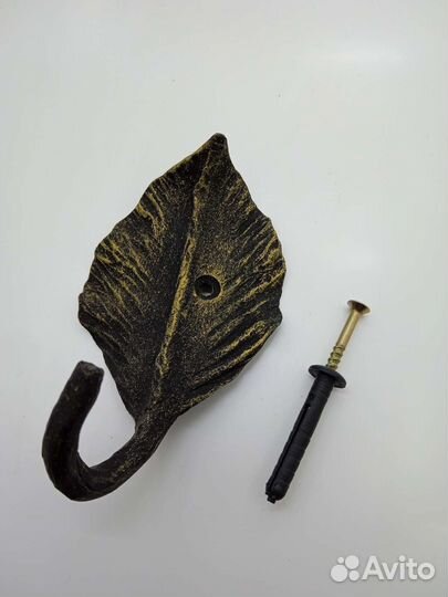 Листик вешалка кованый