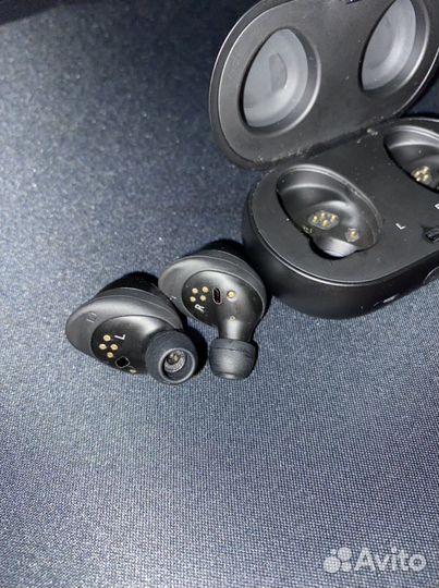 Беспроводные наушники Samsung SM-R140