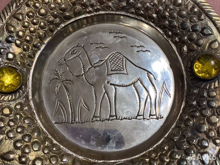 Настенная тарелка