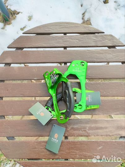 Жумар правый Tupa,верёвочный зажим.Зеленый