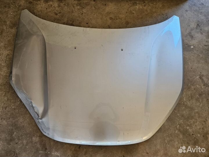 Капот на LADA vesta, оригинал в цвет