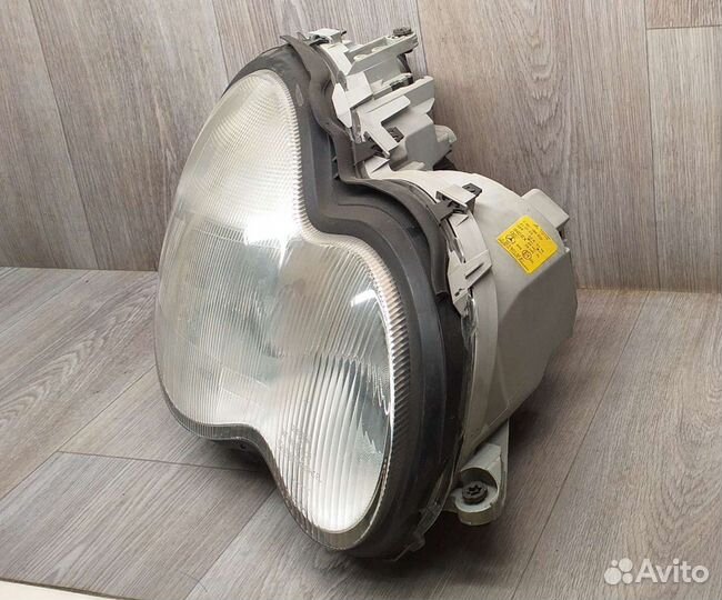 Mercedes-Benz C 180 фара