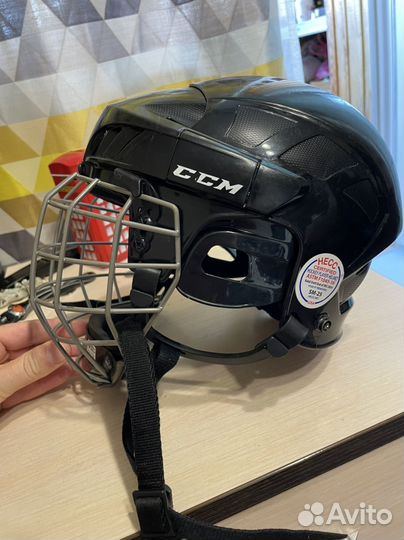 Хоккейный шлем