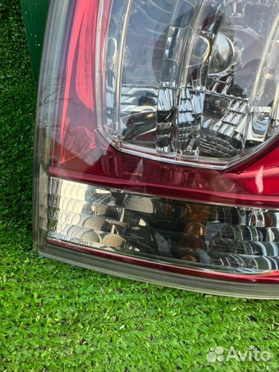 Стоп-сигнал задний правый Toyota Harrier GSU31