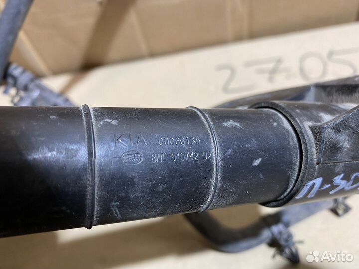Форсунка омывателя фары правой KIA Sportage 3