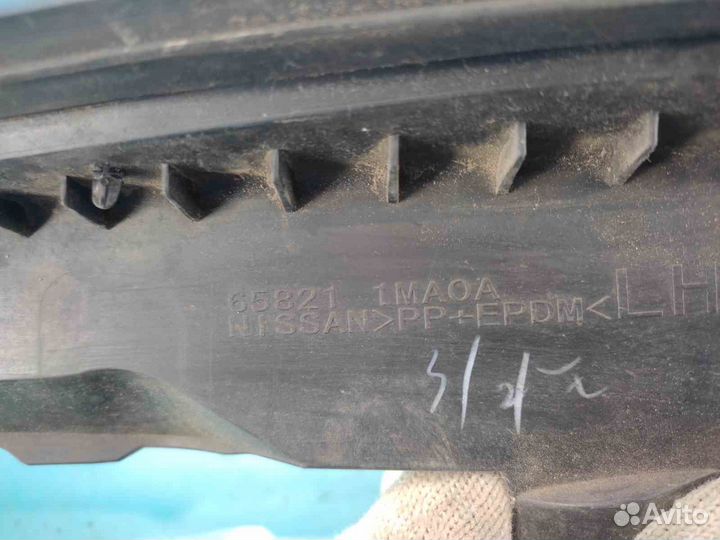 Пыльник крыла 658211MA0A Nissan