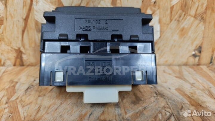 Блок кнопок Toyota Camry