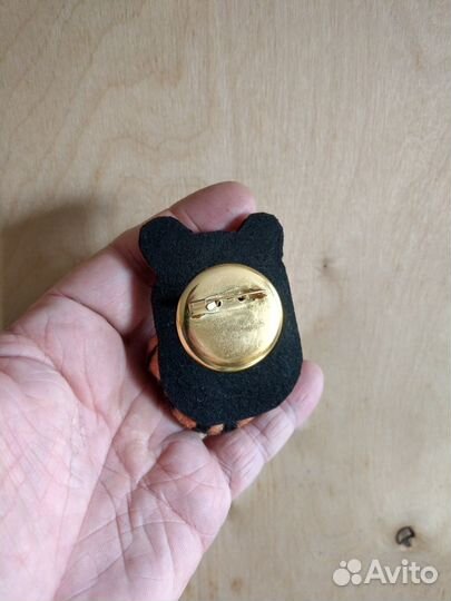 Валяная брошь