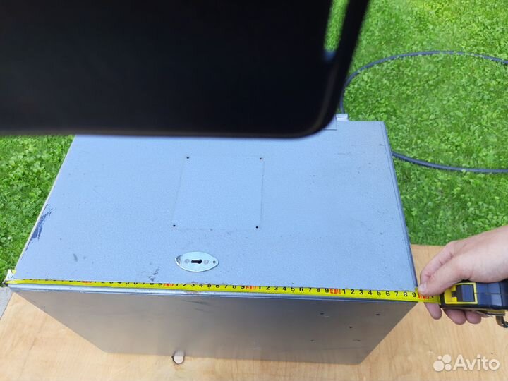 Сейф металлический