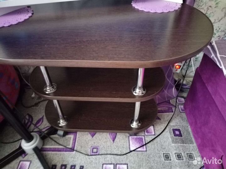 Журнальный столик и подставка для цветов