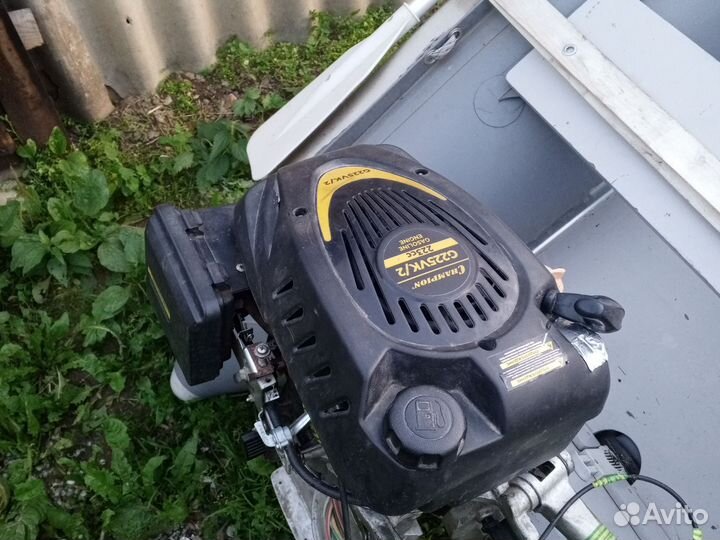 Лодка с мотором